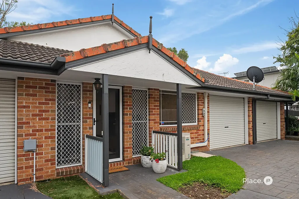 Bulimba 2कमरा Renovated Lowset Townhouse with Private Tropical Courtyard