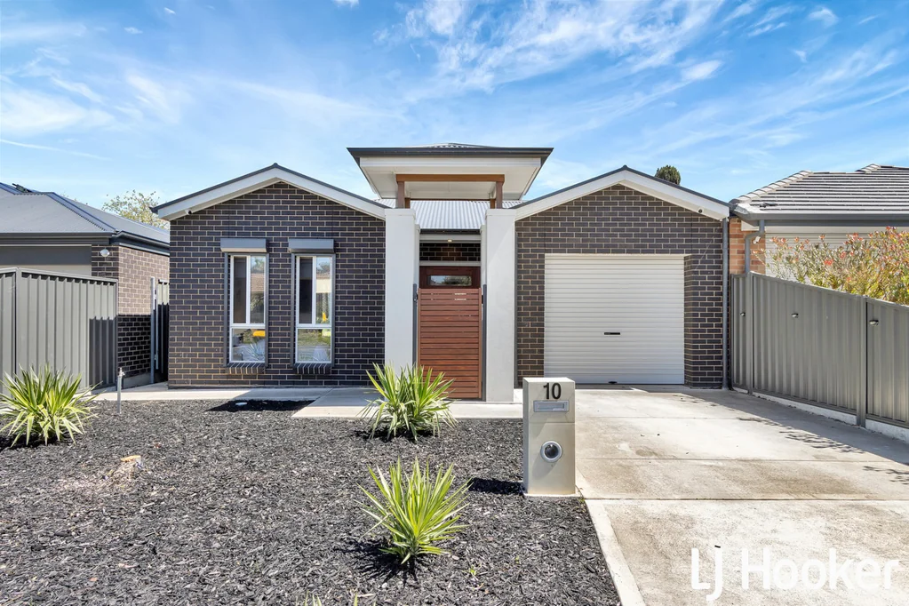 10 Chifley Avenue, Hope Valley, SA 5090