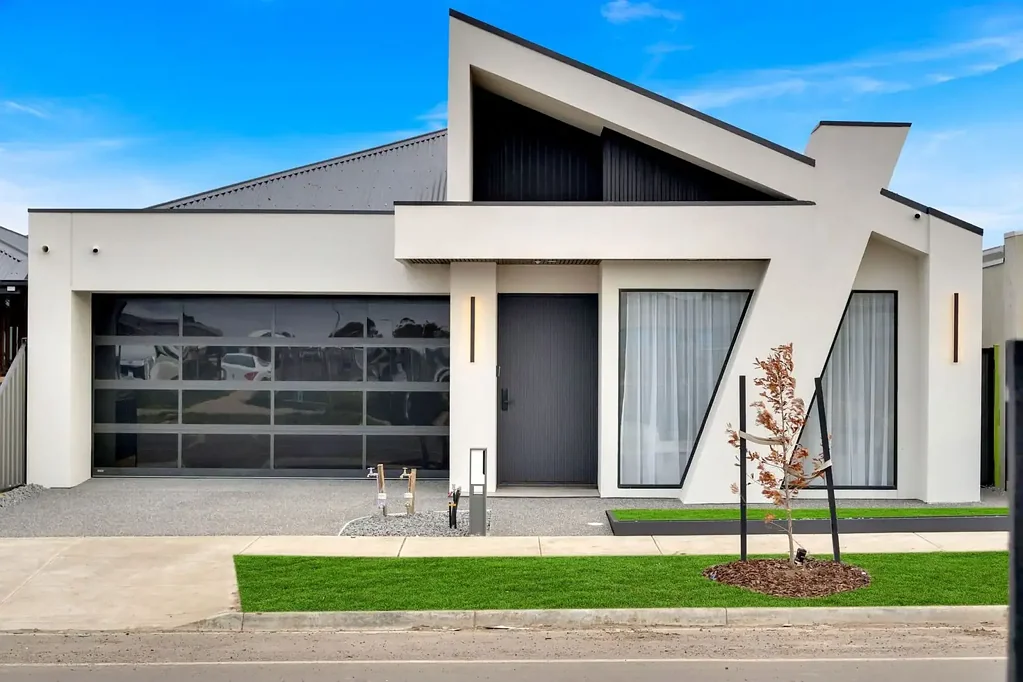 Mickleham 4બેડરૂમ Luxurious Custom Home with Dual Master Suites in Prime Mickleham Location