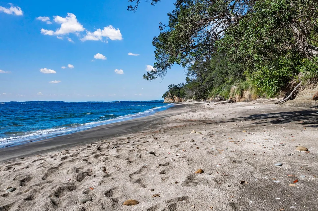 Waiwera 5غرفة نوم Cliff Top Waterfront Property