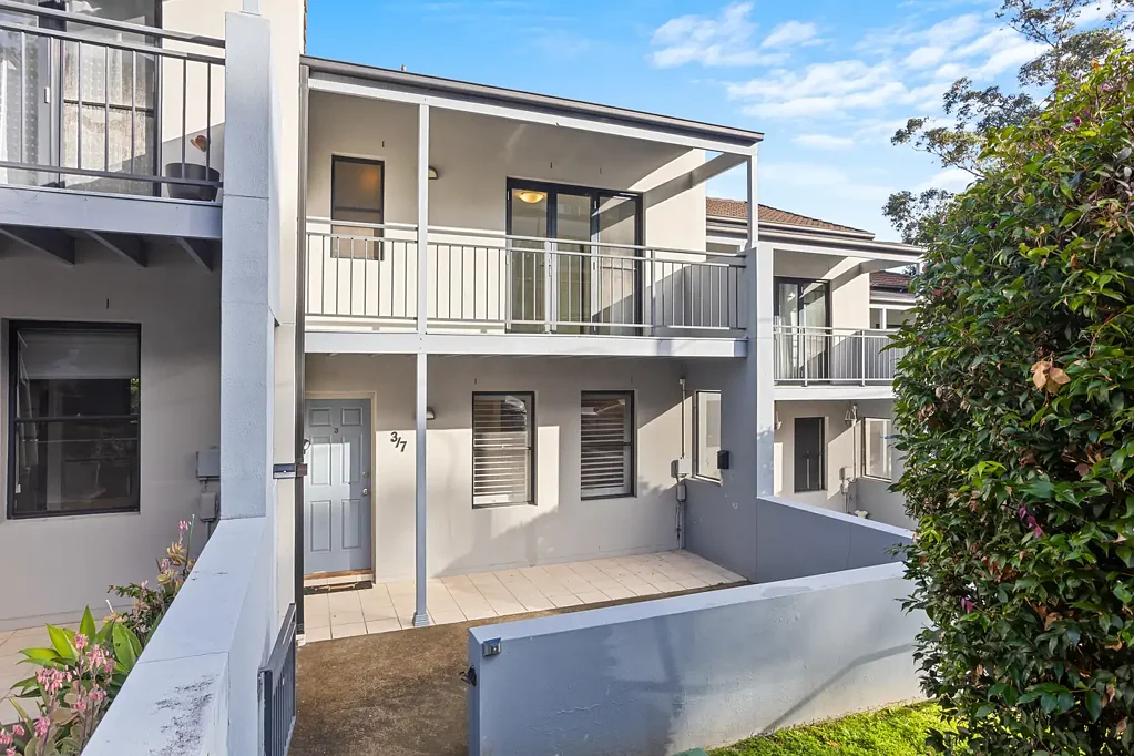 Modern Apartment, Walk-to-Waterfront Lifestyle