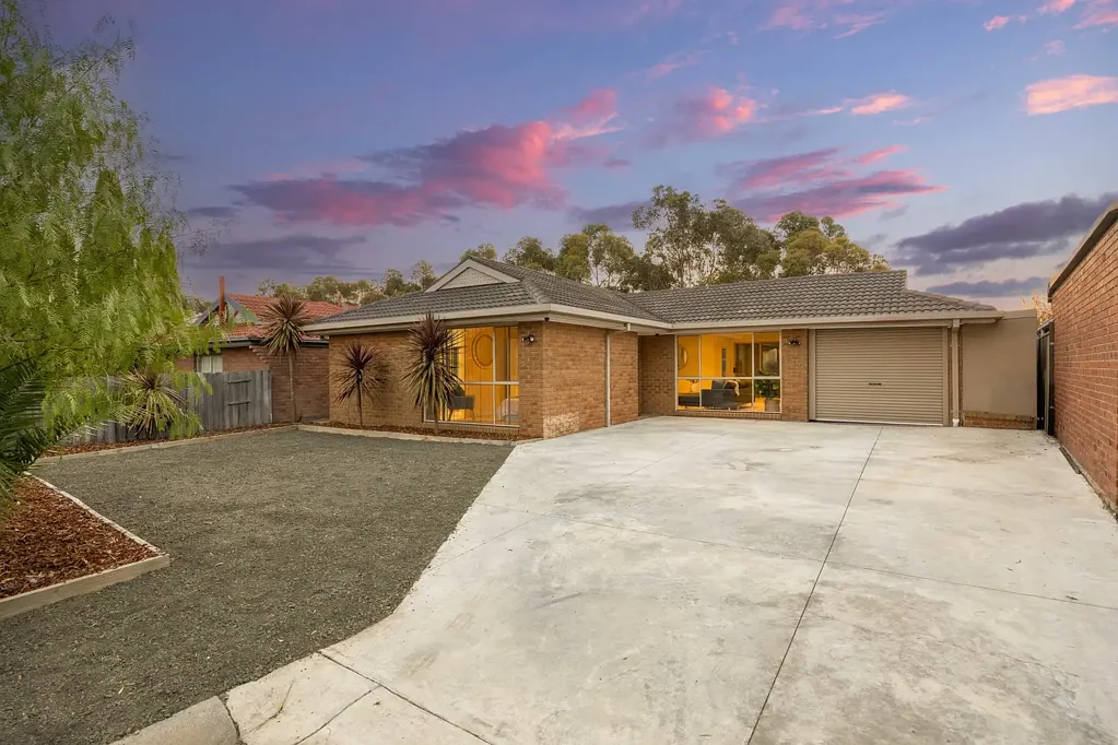 Delahey 3 Bedroom Hidden Gem in a Quiet Cul-de-Sac.