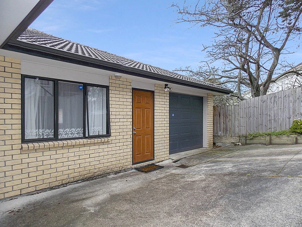 Modern Single-Level Brick & Tile