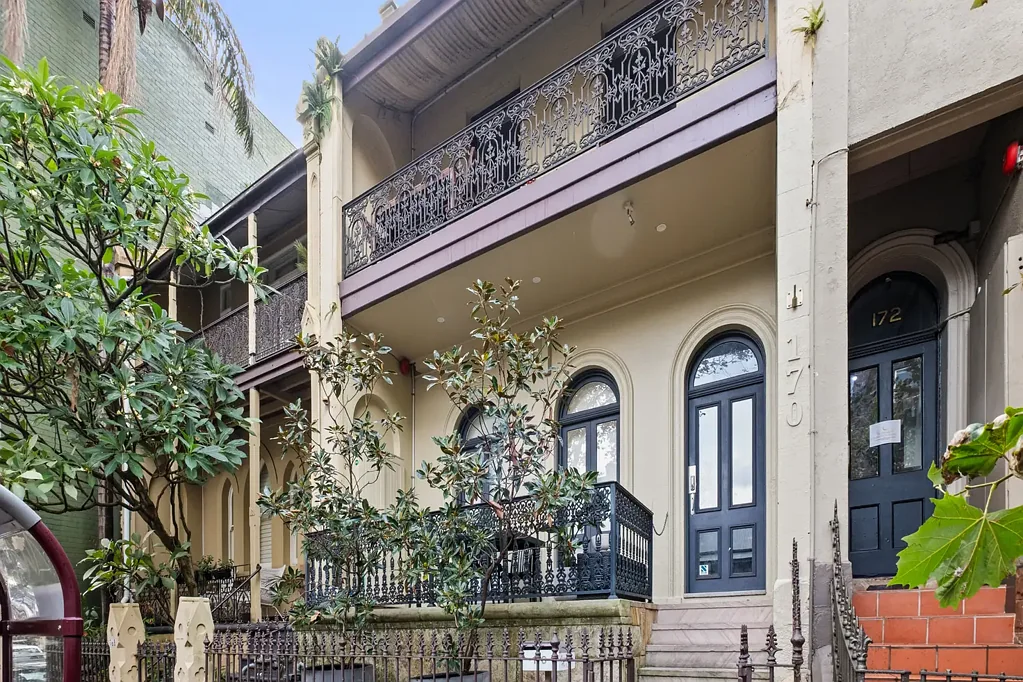 Potts Point 1房 创意翻新联排别墅 多元空间 灵活布局 城市景观 私密庭院 近交通 STATELY TERRACE WITH CURRENT COMMERCIAL MIXED USED OR DA APPROVAL FOR RESIDENTIAL ZONING.