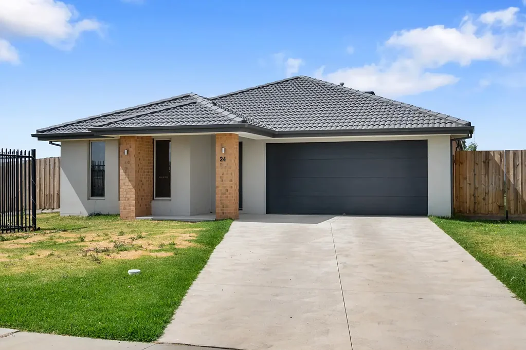 24 Poplar Drive, Romsey, VIC 3434