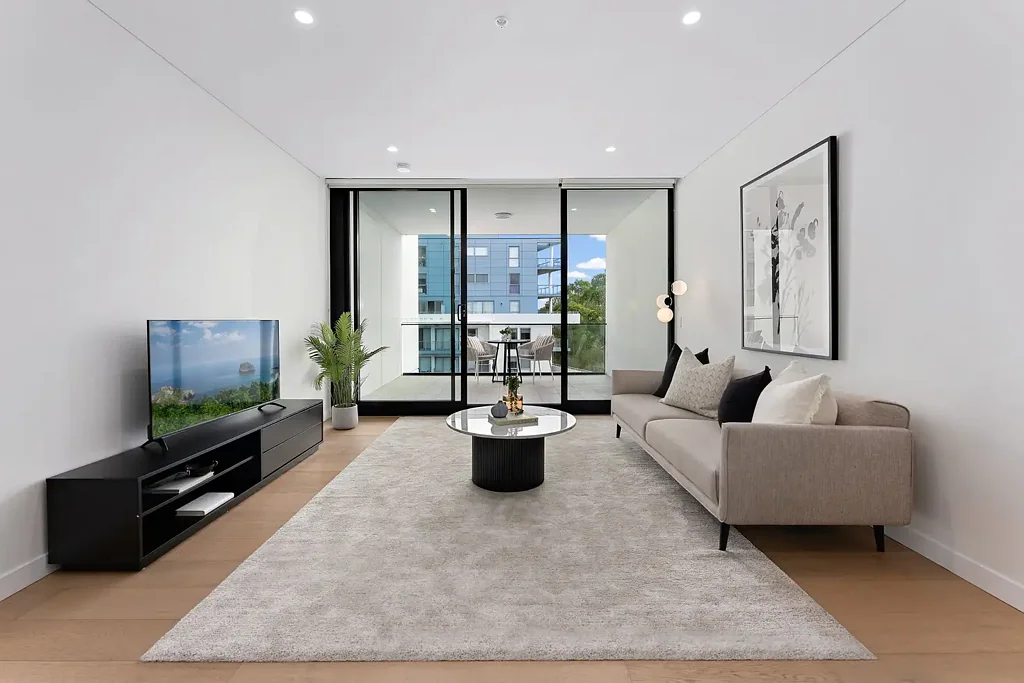Gordon 2 Bedroom Stylish & Spacious Penthouse In Popular 'Altessa 888'
