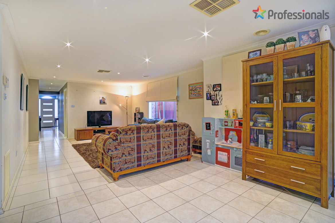 18 MEADOW GLEN DR, MELTON WEST VIC 3337, 0部屋, 0バスルーム, House