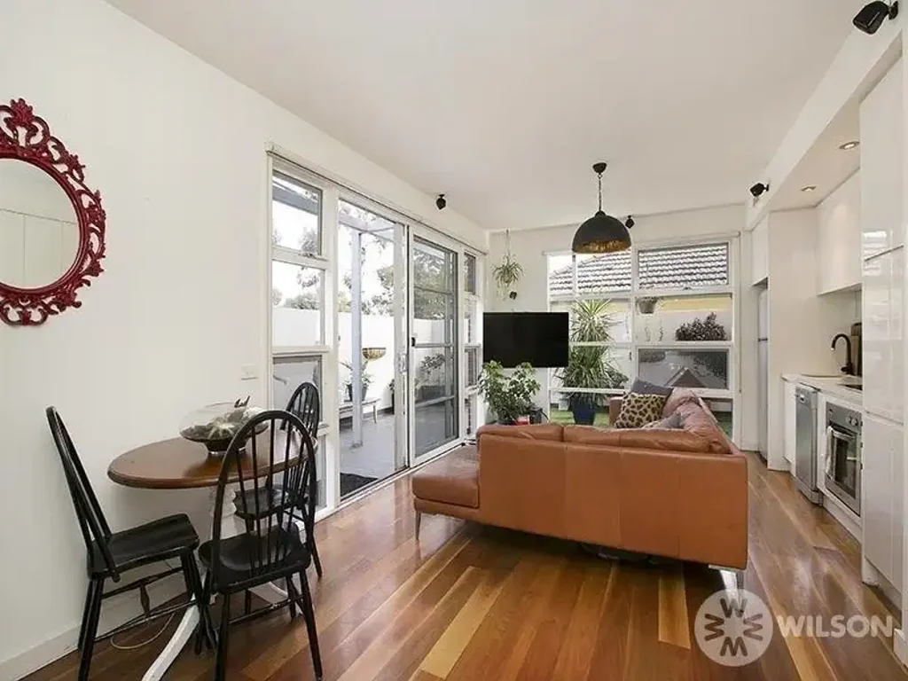 Ground floor apartment with courtyard