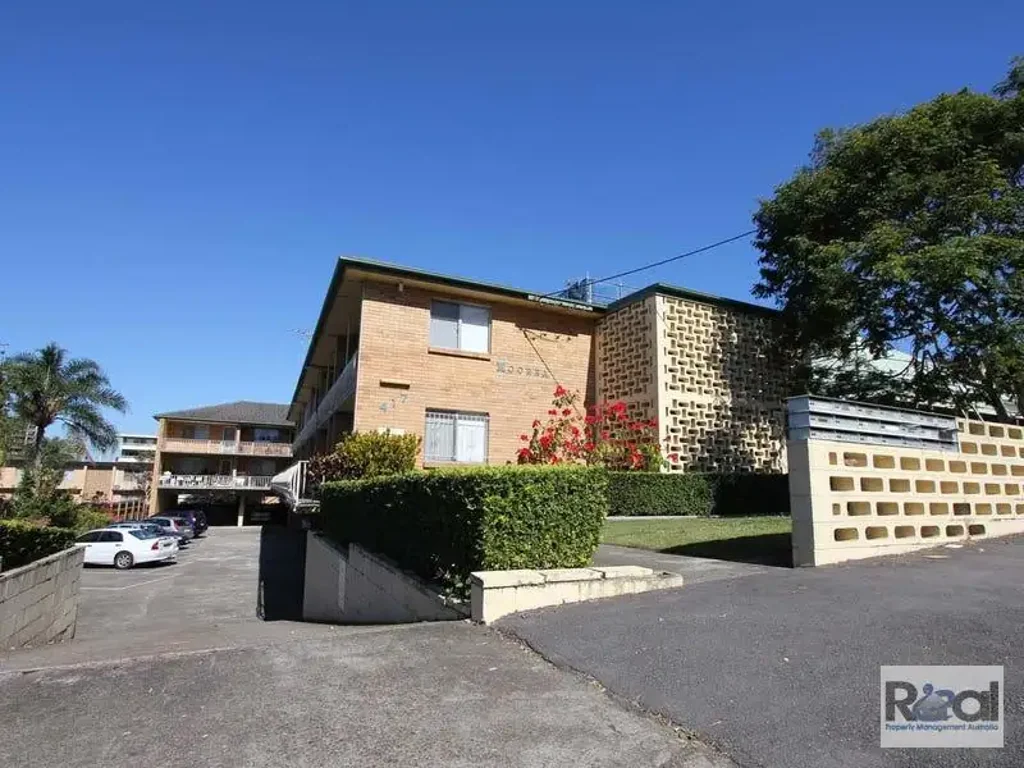 Large 1 bedroom unit with allocated undercover car spaces