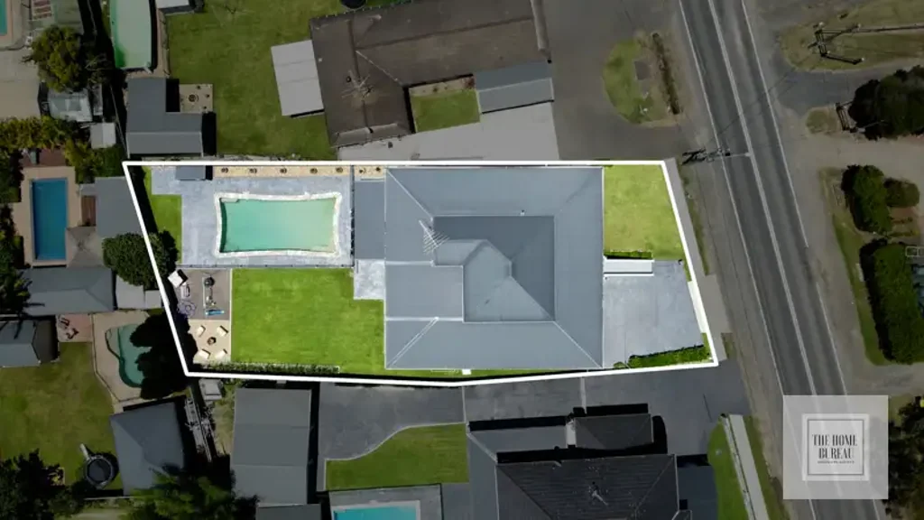 Pitt Town 6部屋 GO LARGE - A Queenslander with 6 Car Garaging & Pool on A Quarter Acre Block