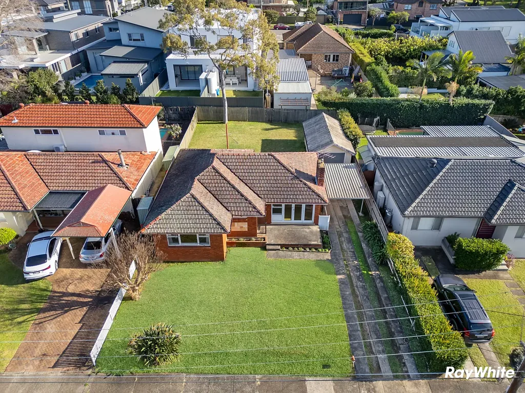 North Ryde 3房 位于备受追捧的 North Ryde 区域，地势较高，后院朝北 High side, north to rear block in sought after North Ryde pocket