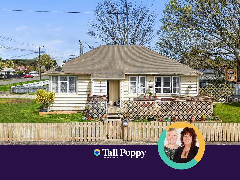 Pahiatua 3Kwarto Home with Potential on a Corner Section