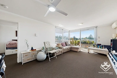 Indooroopilly 2房 黄金转角位置 无遮挡泳池景观 现代厨房宽敞卧室 东向露台采光佳 高端设施生活优 High Level Corner Unit with Stunning Pool Views in the Heart of Indooroopilly