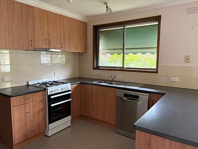 ਰਸੋਈ - 23 Pohlman St, Kyneton, VIC 3444