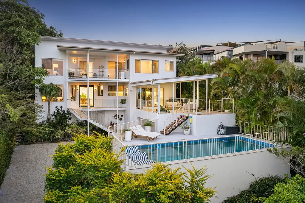Buderim 5Kwarto Family entertainer with commanding views