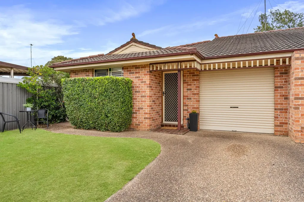 Emu Plains 3房 Emu Heights抢手地段 临街双拼房 精美地板 翻新厨房 主卧套间 私密庭院 完美放松空间 Now Showing!