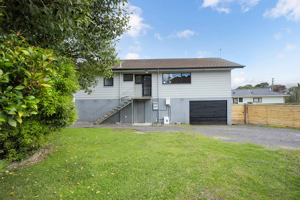 Titirangi 3બેડરૂમ A Diamond in the Rough