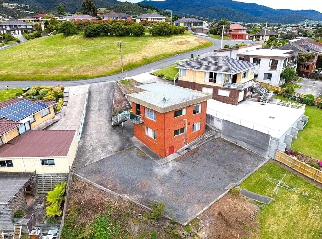Montrose 4房  Dual Occupancy Opportunity