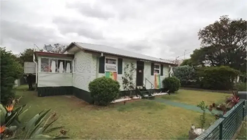 Yarraman 3બેડરૂમ Charming Yarraman Workers Cottage in country town!