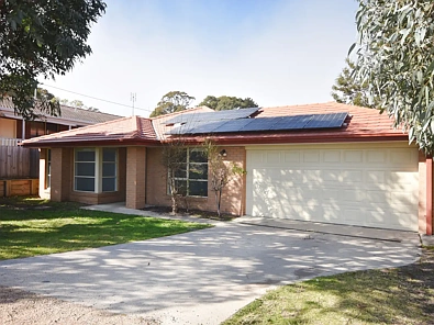 Lakes Entrance 3房  Family Home, Just Moments From Town!