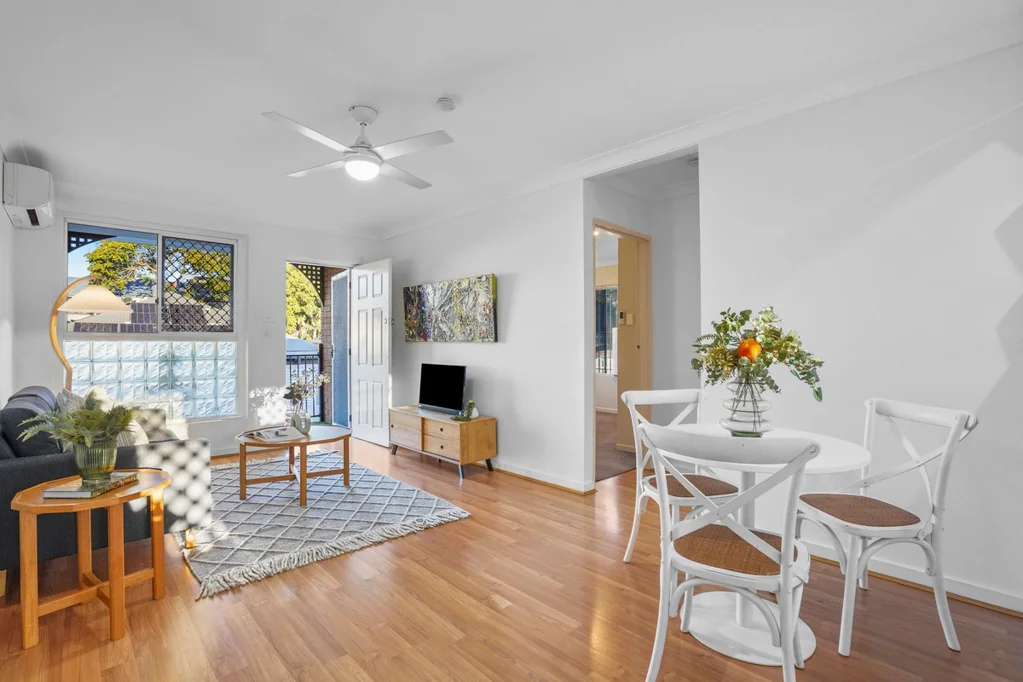 Morningside 2房 Morningside 中心地段的低维护生活 Entry level opportunity in Morningside- Walk to train!