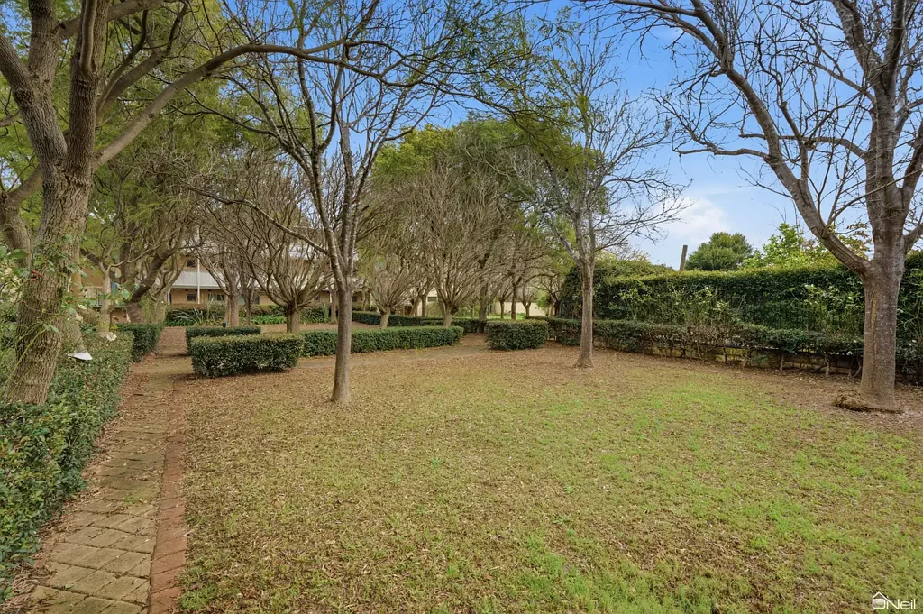 Armadale 2બેડરૂમ TOP-FLOOR LIVING IN A BEAUTIFUL PARKLAND SETTING