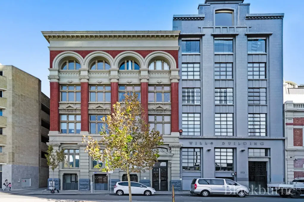 STUNNING SPACIOUS APARTMENT IN HERITAGE BUILDING