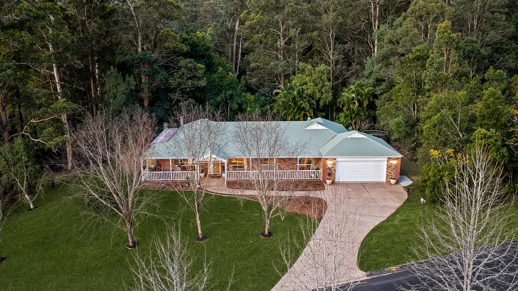 Bonogin 5 Bedroom Space, Privacy and Relaxed Acreage Living