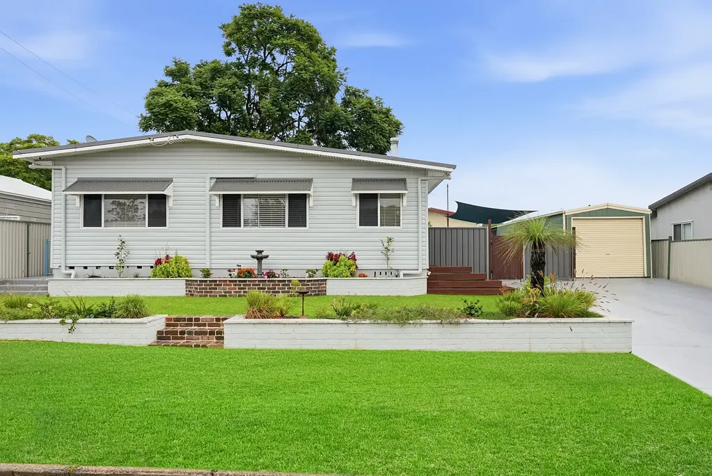 Warragamba 3房 热情社区中心 507m²占地 精美装修 3宽卧 多功能房 中央厨房 覆盖娱乐区 大型车库 游泳池 近学校托儿所 The Ultimate Family Package: Renovated Comfort, Pool and Shed