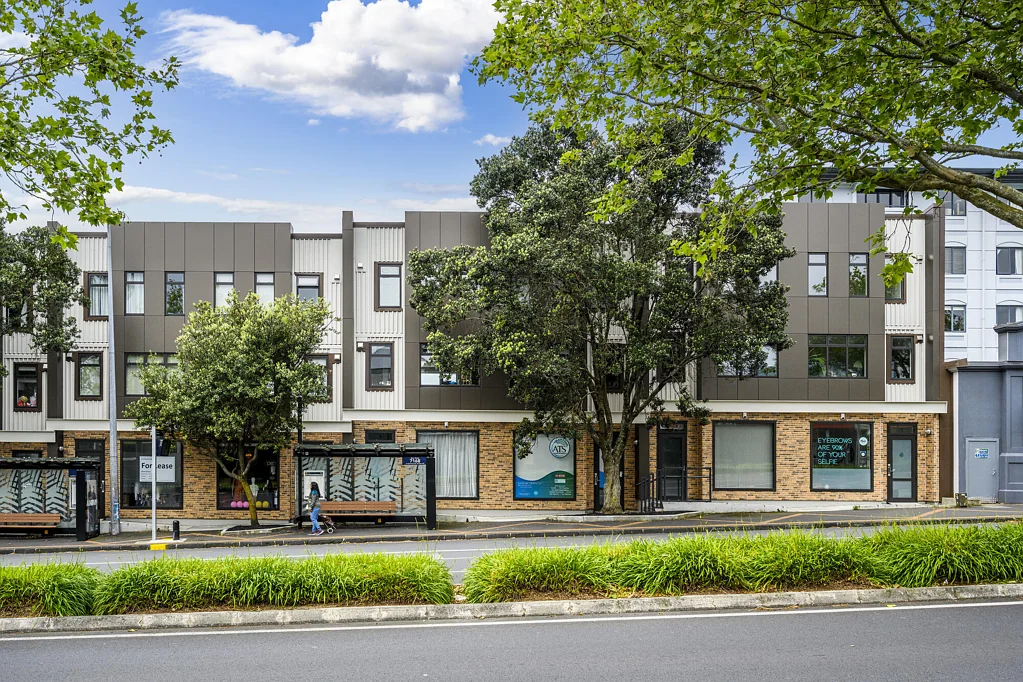 Eden Terrace Vendor relocating. Inviting all offers!