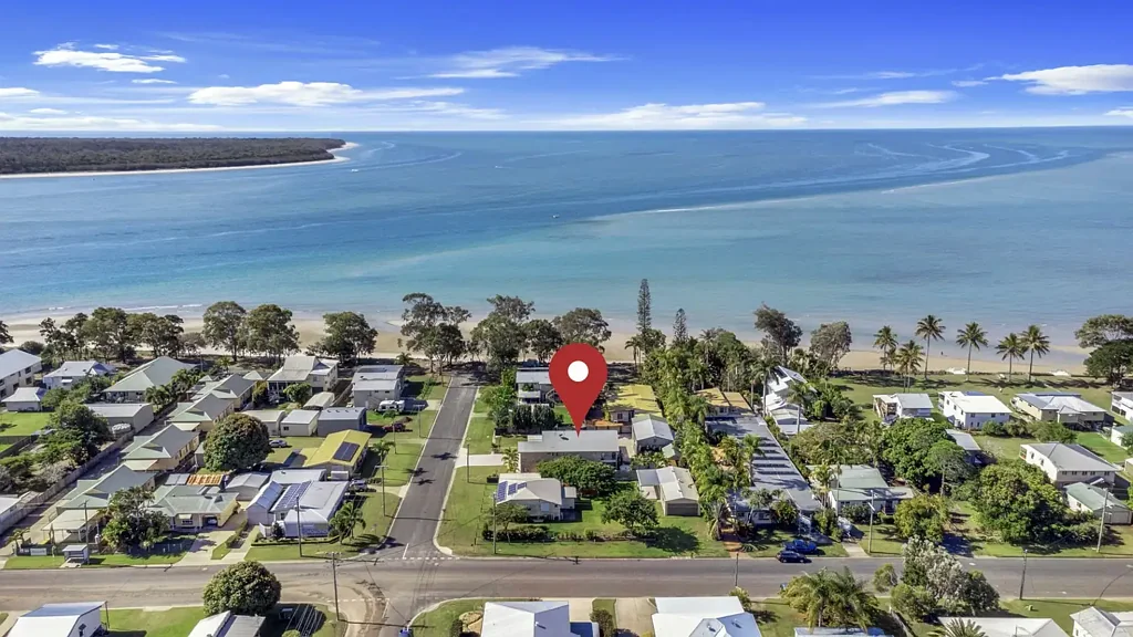 White Beaches - Ocean Views - Close to Shops & Boat Ramp
