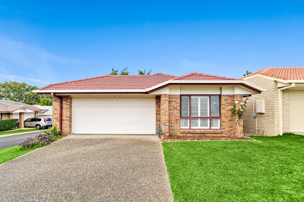 Eight Mile Plains 3Habitaciones Low-Maintenance Family Living in a Prime Eight Mile Plains Position