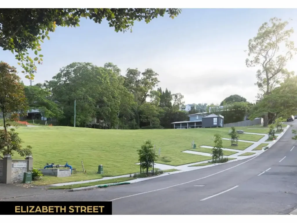 Toowong 永久保有土地 个性化设计 自由选择建筑商 亲近自然都市生活 靠近Brisbane River 便捷交通网络 优质教育资源 周边生活便利 THE HEIGHTS OF CITY LIVING