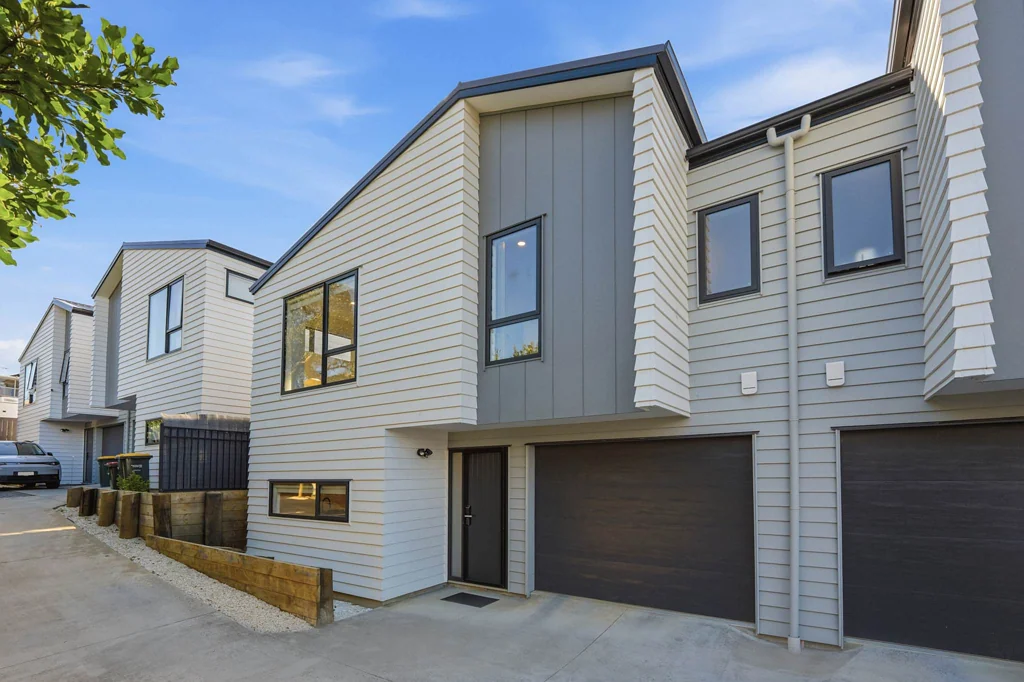 Hillcrest 4 Bedroom Must Be Sold!