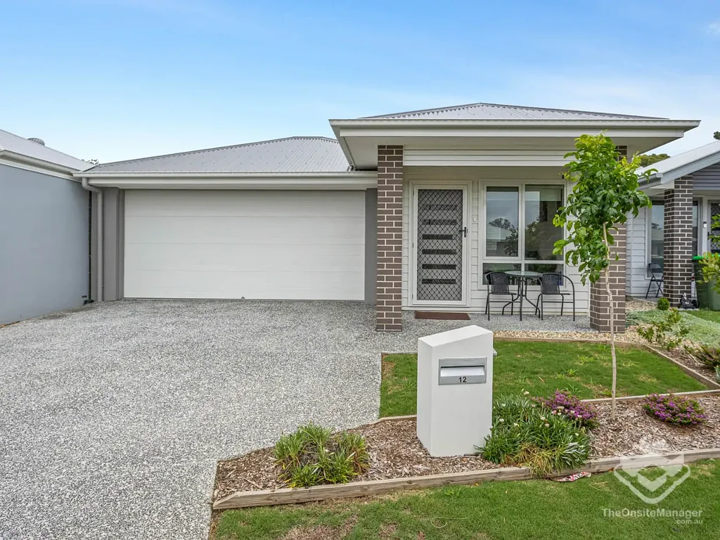 Caboolture 4બેડરૂમ Near New 4-bedroom home For Sale.