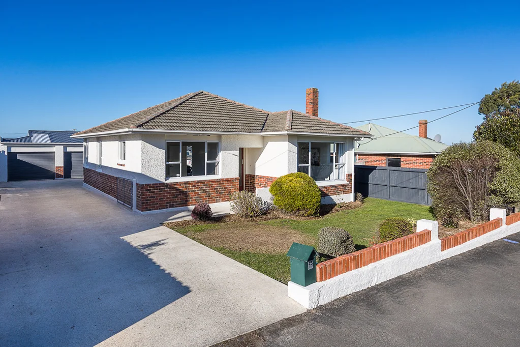 Saint Clair 3 Bedroom Sunny St Clair Living with Superb Garaging