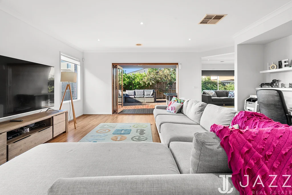 321 Saltwater Promenade, Point Cook, VIC 3030