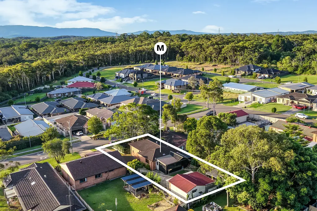 Morisset 3 Bedroom Large block with side access and studio