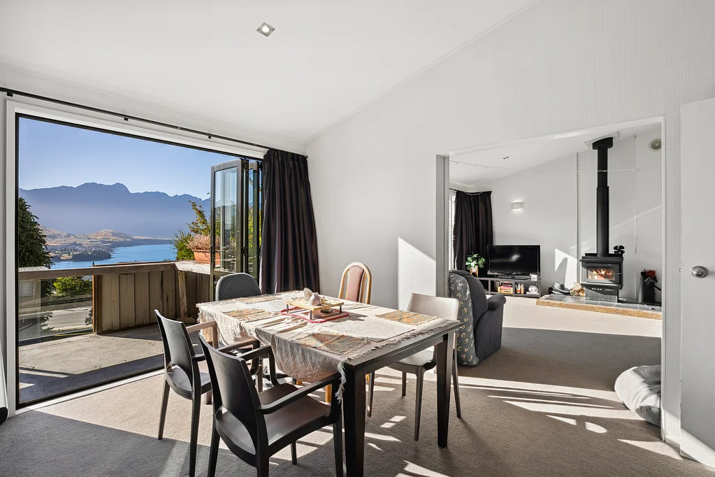 Fernhill/Sunshine Bay 8Kwarto Dual Income & Incredible Views