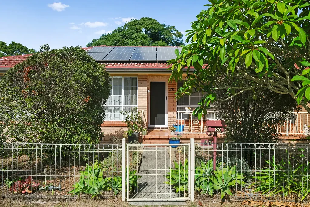 Tanilba Bay 4房  WONDERFUL LARGE BRICK HOME, SITTING ON A HUGE BLOCK !