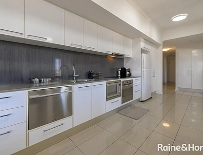 9/11 GLENLYON ST, Gladstone Central, QLD 4680, 2部屋, 2バスルーム, Apartment