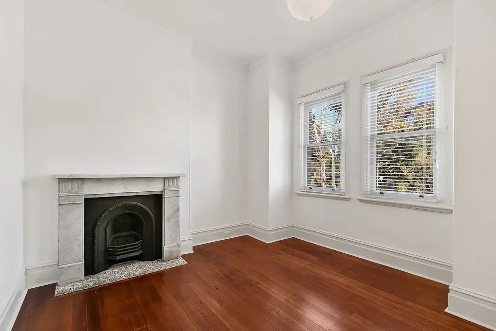 Victorian Apartment - Moments from Stanmore Station