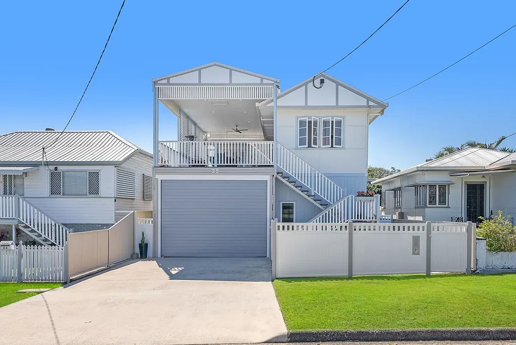 Woody Point 4 Bedroom Seaside Sophistication in the Heart of Woody Point