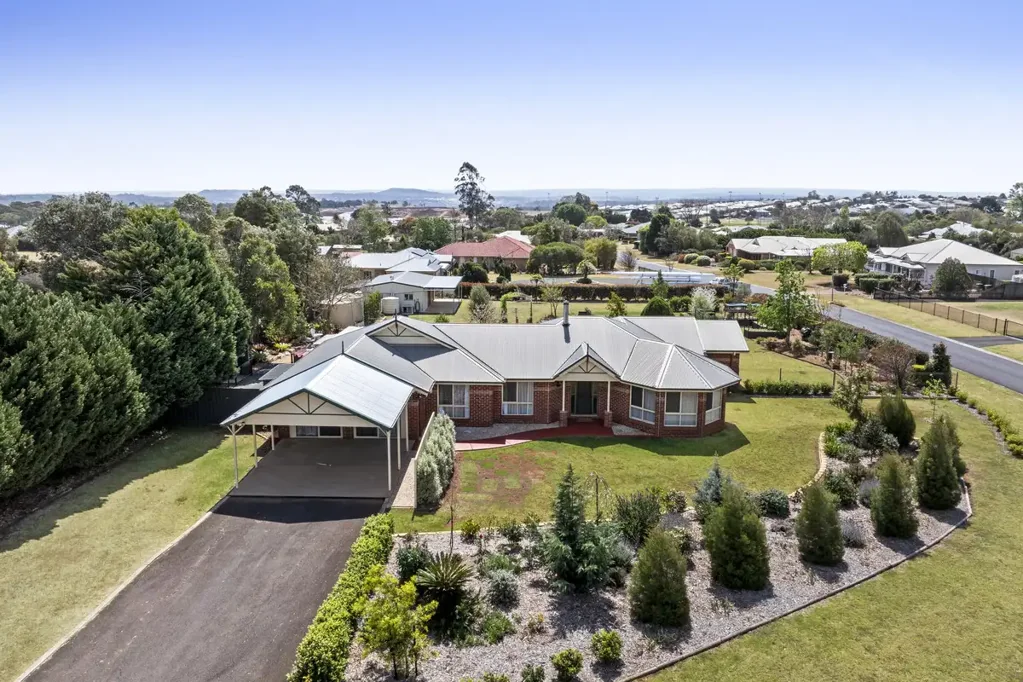 Highfields 4Zimmer Beautifully Presented Family Home with Exceptional Space, Comfort & Lifestyle