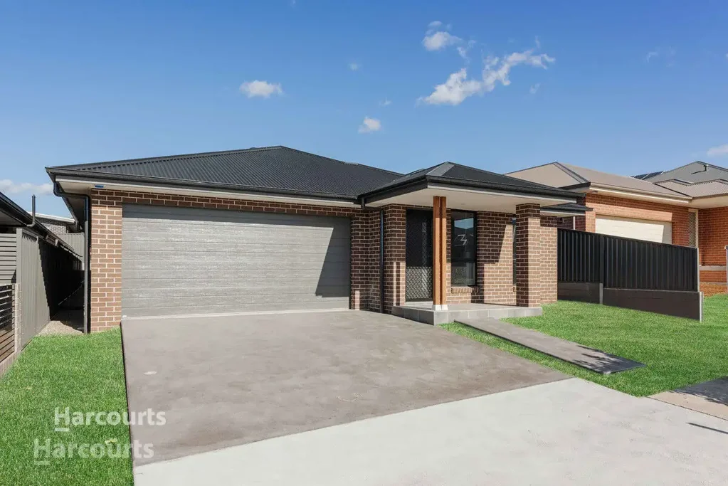 Care free Living in Beautiful Calderwood!