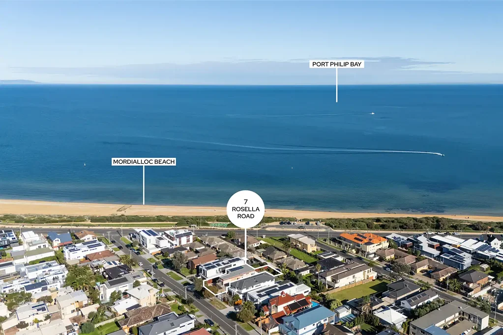 Parkdale 5 Bedroom Modern Bayside Retreat With Panoramic Beach Views