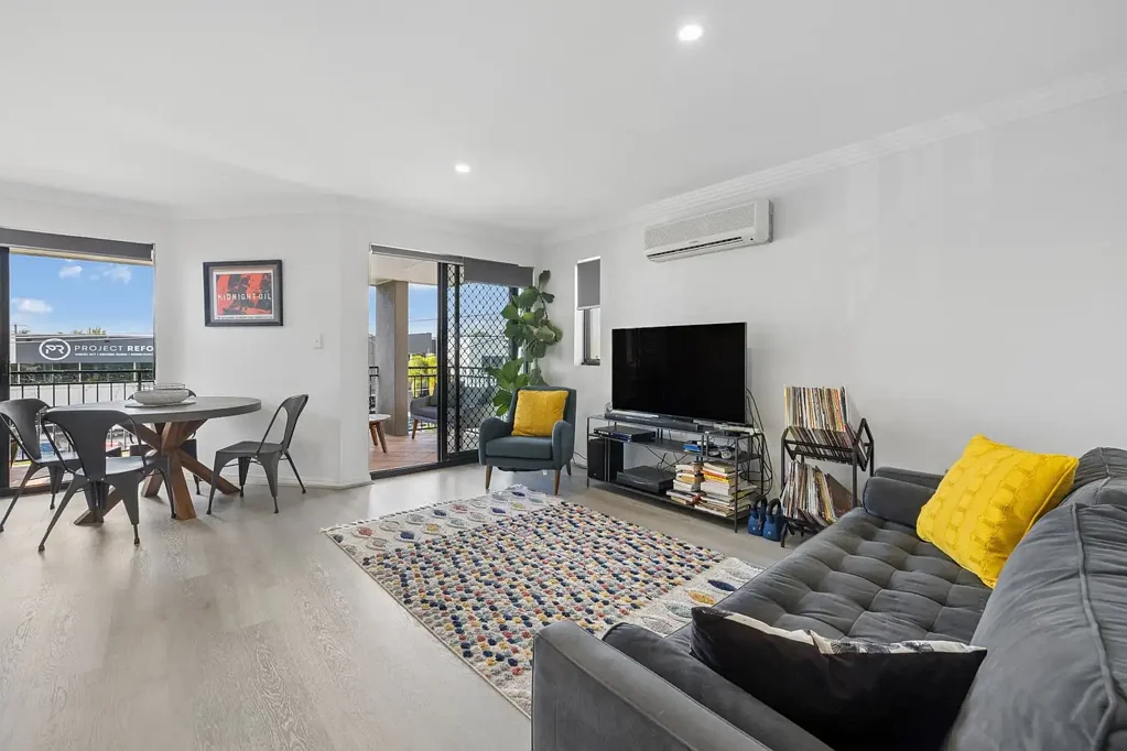 East Brisbane 2બેડરૂમ Elevated, refreshed and effortlessly connected