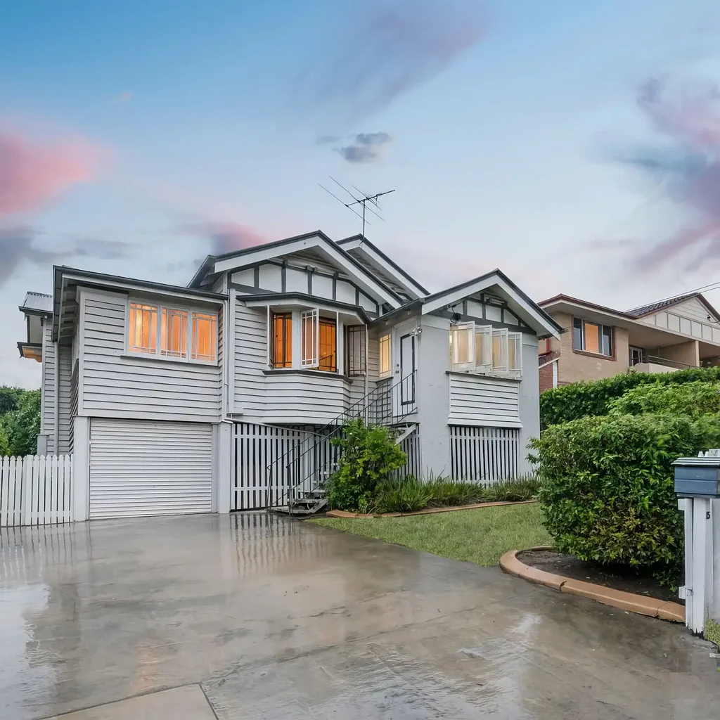 15 Burlington Street, Holland Park, QLD 4121