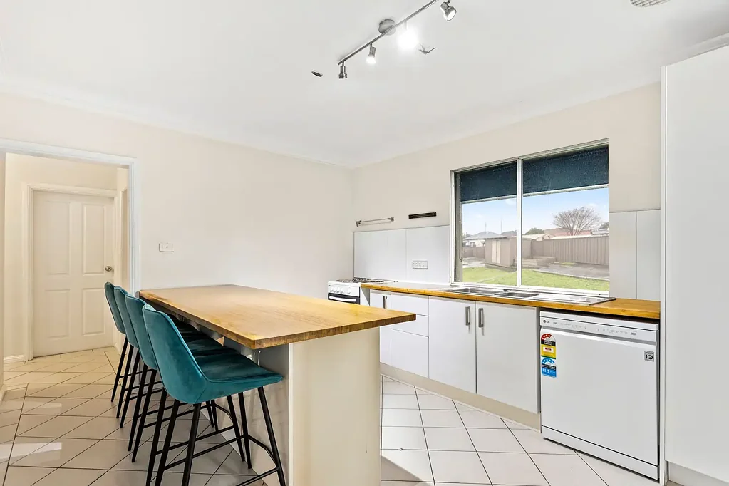 15 Merrett Avenue, Cringila, NSW 2502