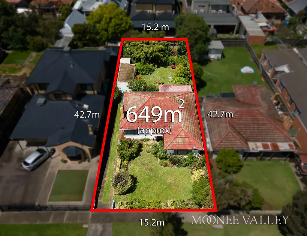 Maidstone 2房 Maidstone中心地带 649㎡宽敞土地 Weatherboard住宅 无限开发潜力 便捷生活配套 Unlock Your Vision: Exceptional Opportunity!